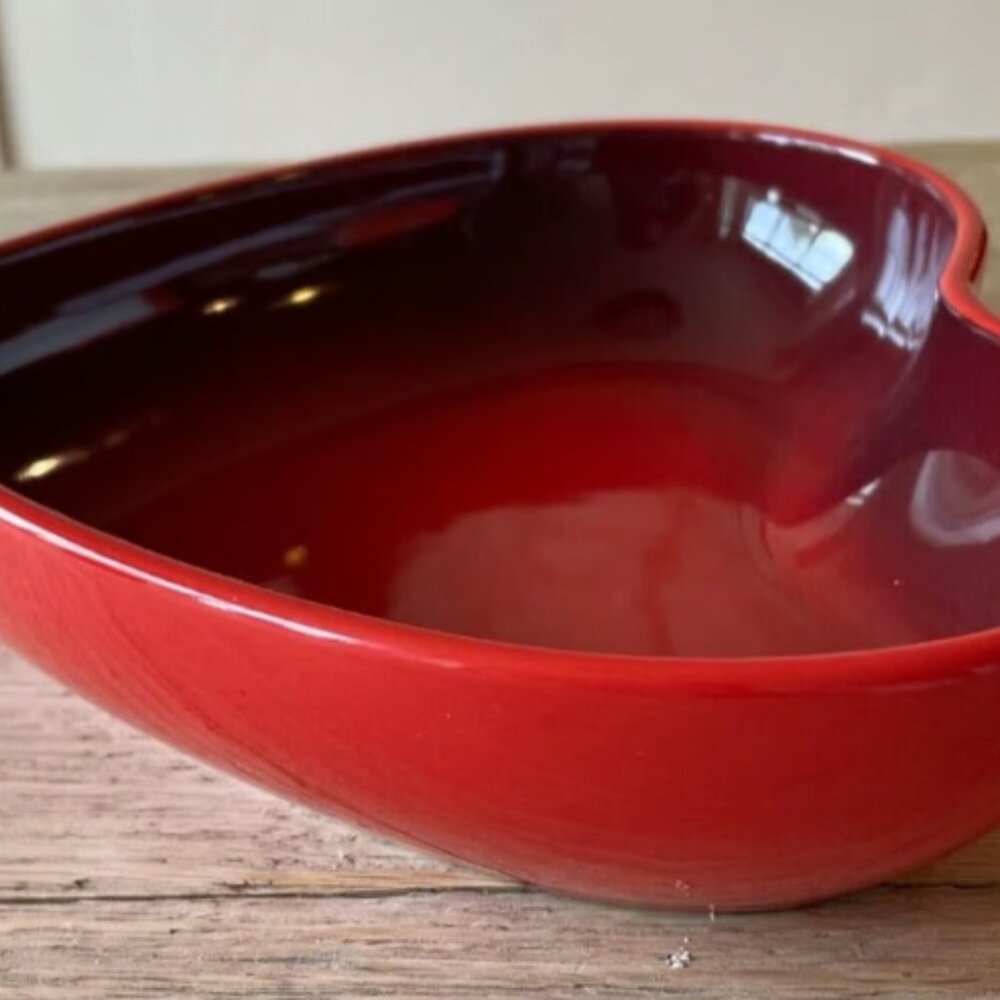 Le Creuset Stoneware Seoul 22 oz 650 ml Sphere Heart Bowl Cerise Cherry Red NEW - Picture 8 of 10